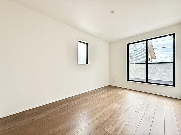 ■2面採光で明るい居室！