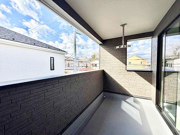 ■ 心地よい風と光を感じる、くつろぎのバルコニー