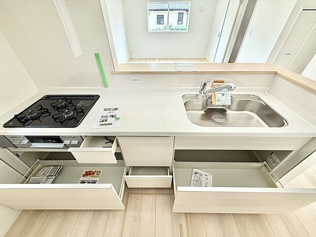 ■シンプルで機能的、毎日使いやすいキッチン