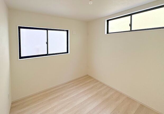 2面採光で明るい居室！  