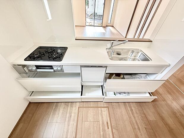 ■シンプルで機能的、毎日使いやすいキッチン