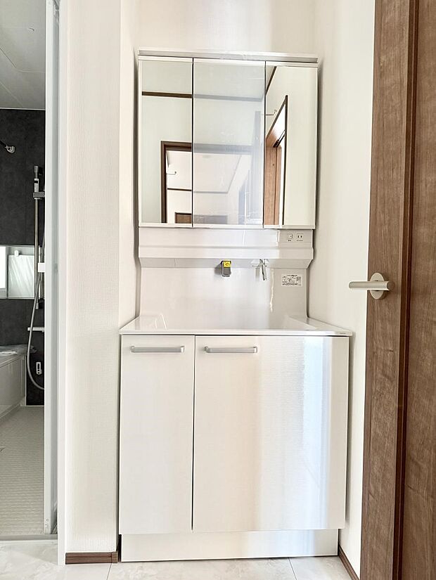 ■明るい洗面所は毎朝の歯磨きも楽しくできちゃいそうです♪