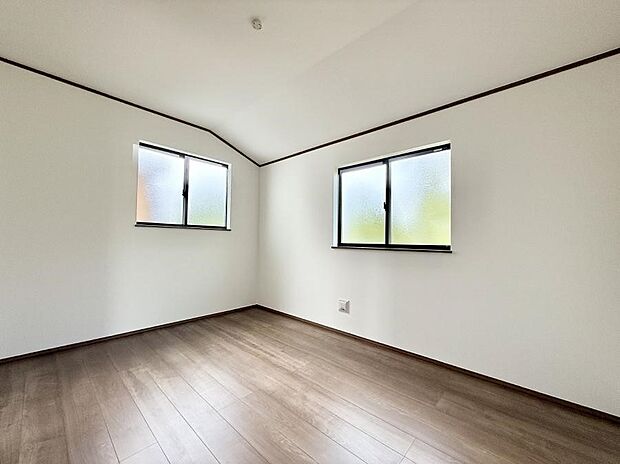 ■2面採光で明るい居室!