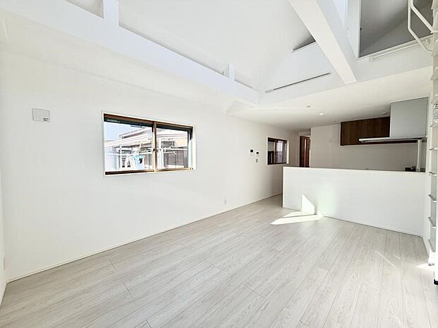 ■白を基調としたリビングはどんなインテリアにもマッチします