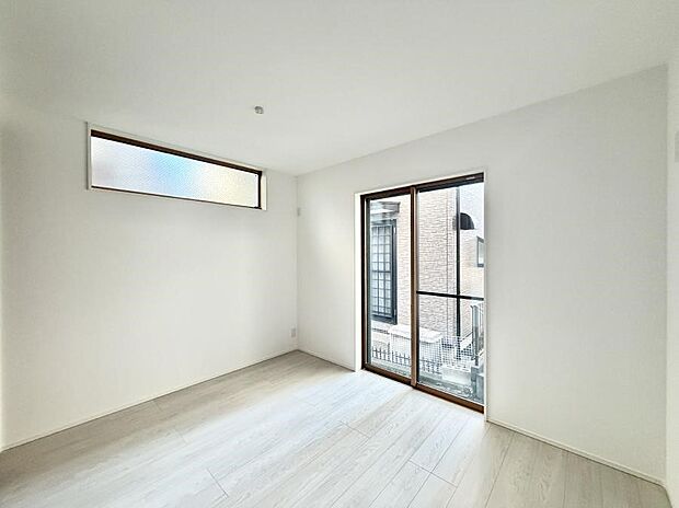 ■大きな窓は開放感があり、明るさ通風バッチリです