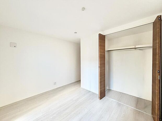 ■広いクローゼット、収納は多い方が嬉しいですね！  