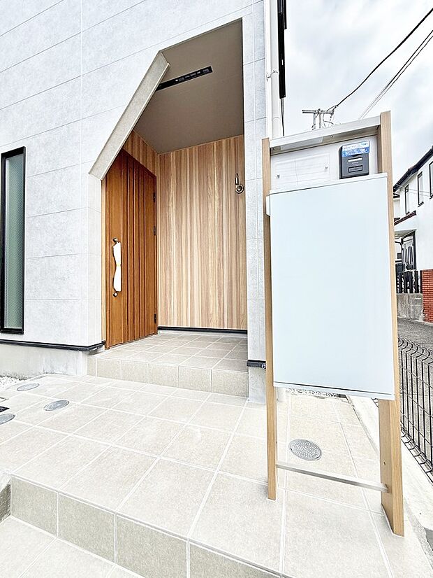 ■ 家族とゲストをやさしく迎える、心温まる玄関