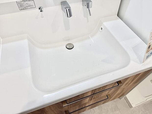 ■細かい部分まで洗いやすく便利なハンドシャワー付き