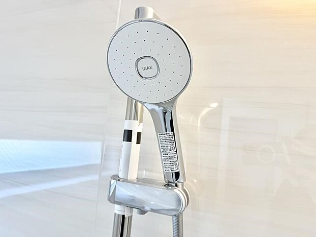 ■わざわざシャワー水栓のレバーまで手を伸ばす必要がなく、簡単に止水できる