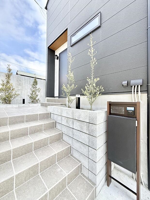 ■ 家族とゲストをやさしく迎える、心温まる玄関