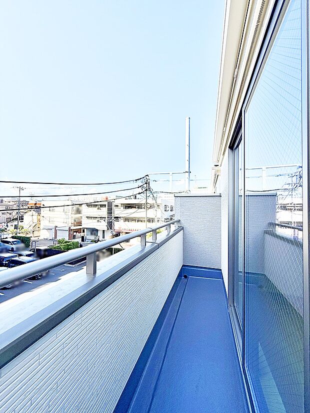 ■ 心地よい風と光を感じる、くつろぎのバルコニー