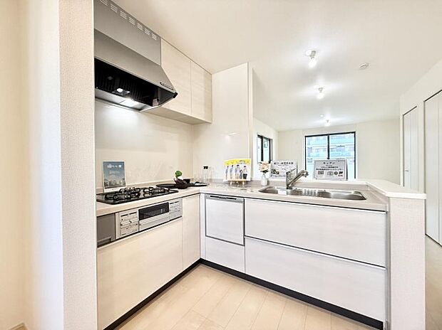 ■シンプルで機能的、毎日使いやすいキッチン