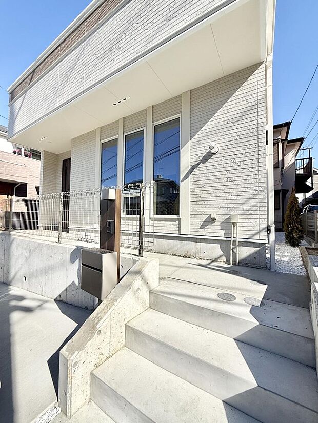 玄関はお家の顔！玄関アプローチでお客様をお迎え！    