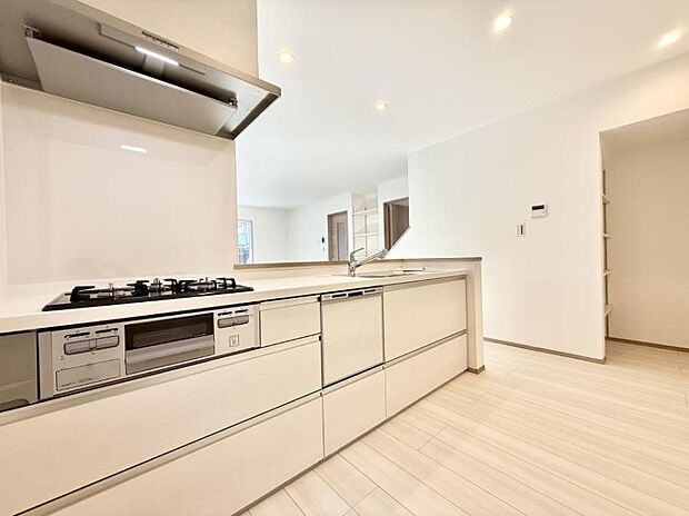 明るさと開放感たっぷりなキッチン!