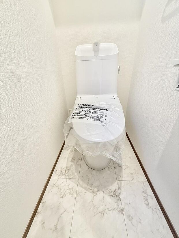 明るく清潔感溢れるトイレ