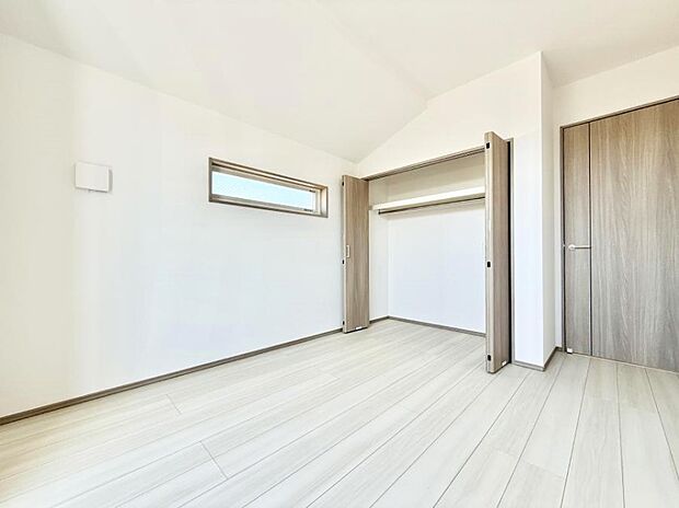 広いクローゼット、収納は多い方が嬉しいですね！