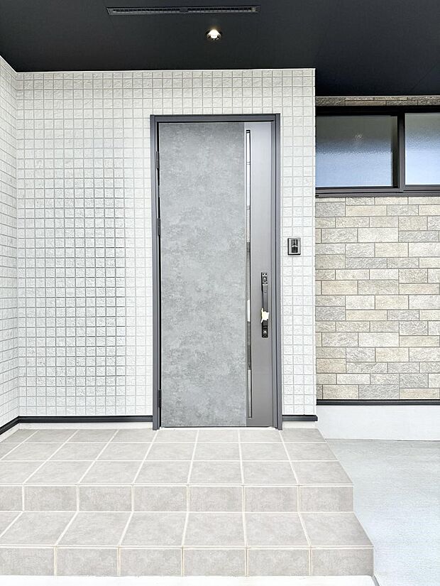 ■ 心地よい暮らしへとつながる、温かい玄関