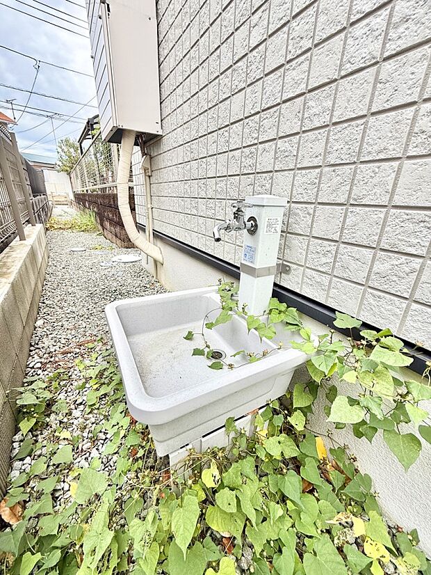 ■ガーデニングや洗車などの際に大活躍な屋外立水栓  