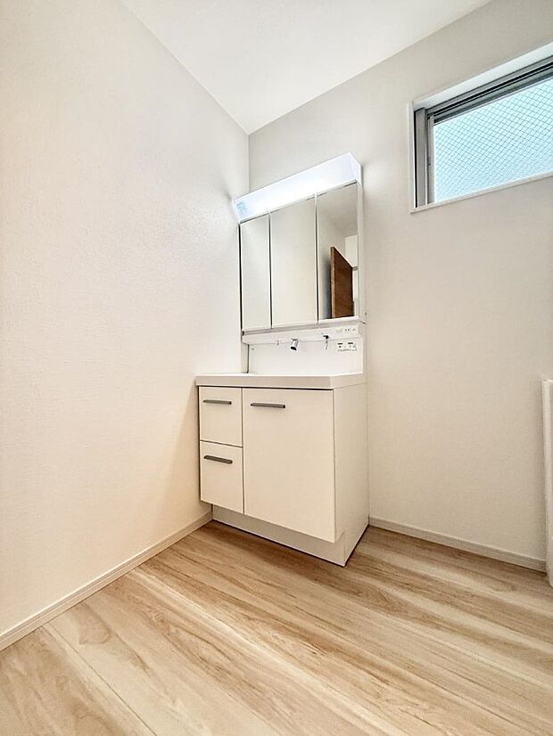 ■明るい洗面所は毎朝の歯磨きも楽しくできちゃいそうです♪