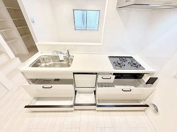 ■シンプルで機能的、毎日使いやすいキッチン