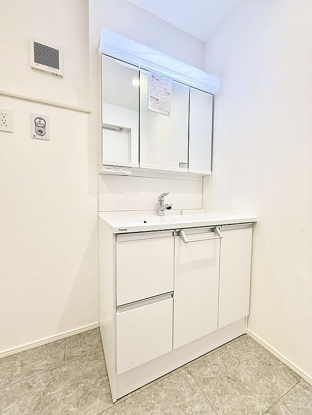 ■明るい洗面所は毎朝の歯磨きも楽しくできちゃいそうです♪