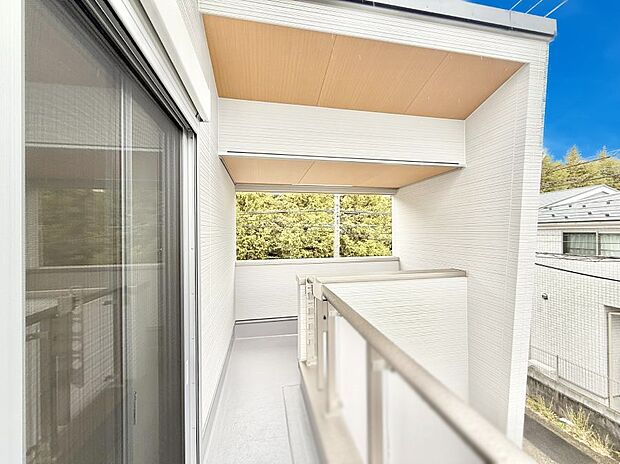 ■ 心地よい風と光を感じる、くつろぎのバルコニー