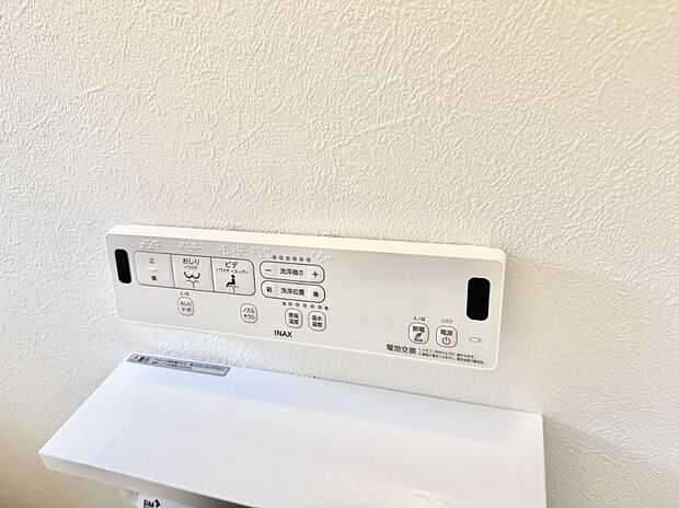 ■温水洗浄で快適、清潔感が保たれるシャワートイレ