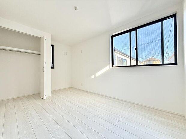 ■シンプルな空間で、収納付きベッドやデスクなど、多機能な家具を活用しやすいです