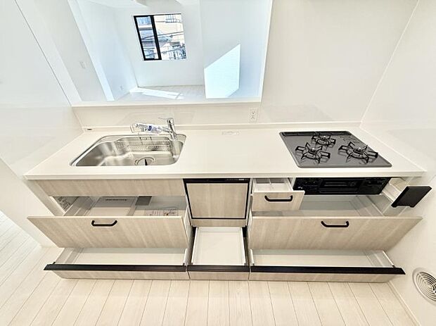 ■シンプルで機能的、毎日使いやすいキッチン