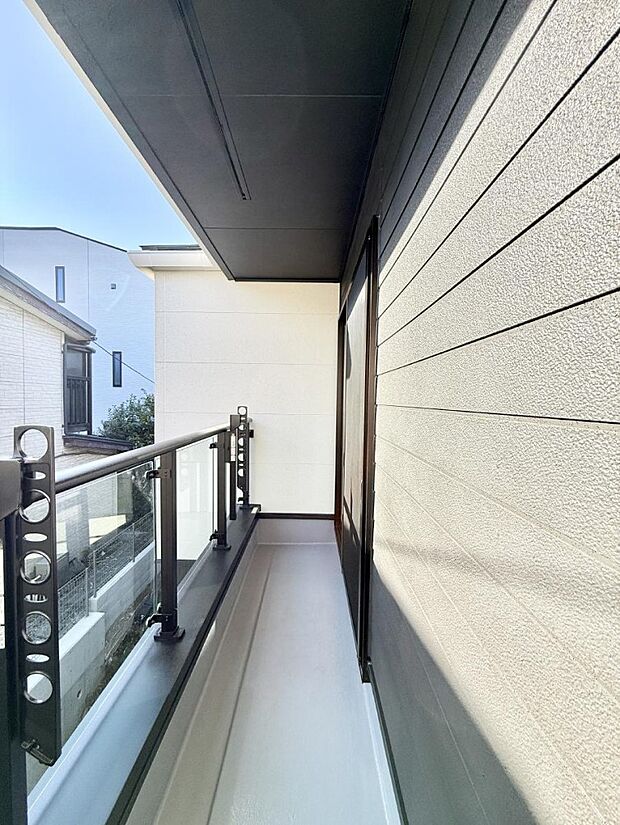 ■ 心地よい風と光を感じる、くつろぎのバルコニー