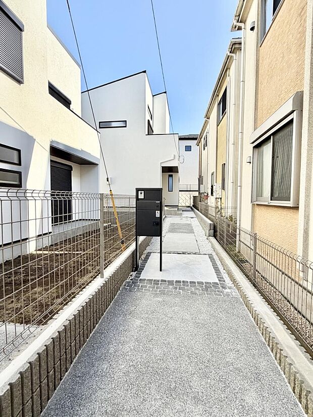 2号棟 ■ シンプルで美しく、住まいの第一印象を彩る玄関です