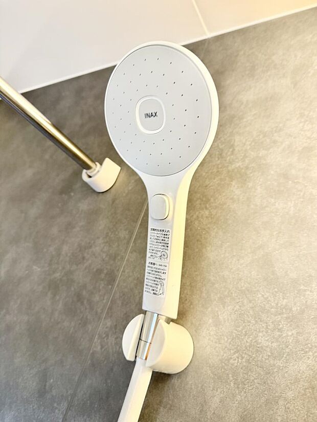 ■わざわざシャワー水栓のレバーまで手を伸ばす必要がなく、簡単に止水できる