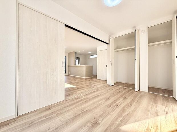 ■リビングのすぐ隣には居室があるので、遊んでいるお子様にも目が届いて安心です  