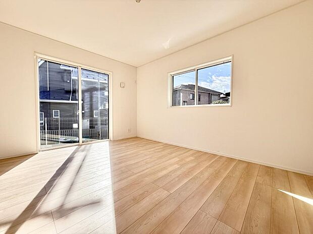 ■大きな窓は開放感があり、明るさ通風バッチリです