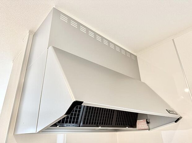 ■フードに覆われている為、匂いが換気扇に誘導され、効率的に排煙ができます