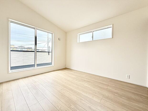 ■大きな窓は開放感があり、明るさ通風バッチリです