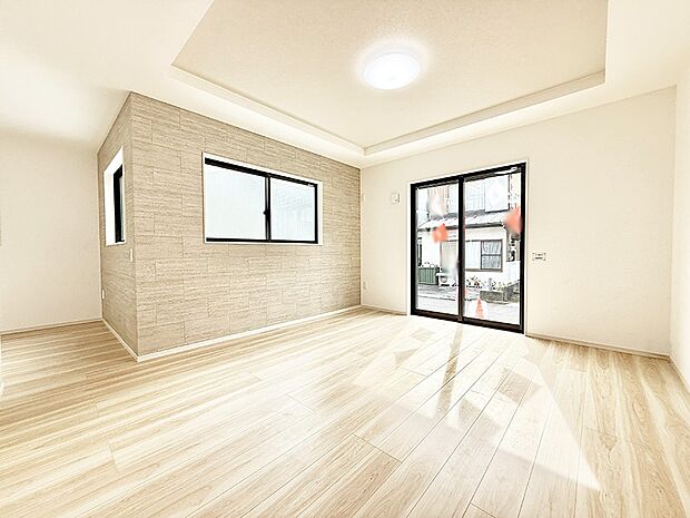 ■自然の光が差し込み、明るい空間が広がります