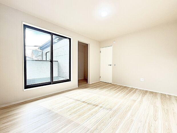 ■大きな窓は開放感があり、明るさ通風バッチリです