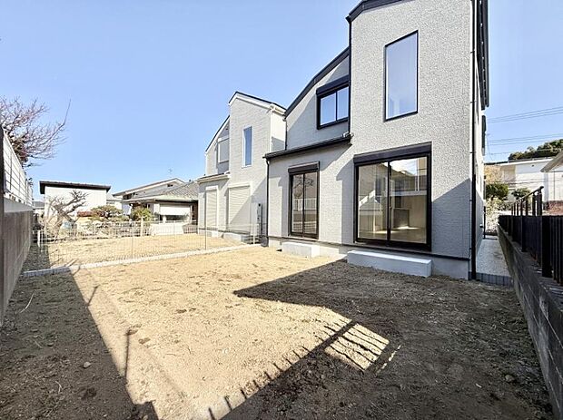 ■季節の移ろいを感じられる、落ち着いた雰囲気の屋外空間