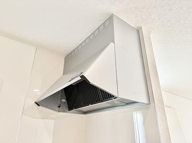■フードに覆われている為、匂いが換気扇に誘導され、効率的に排煙ができます
