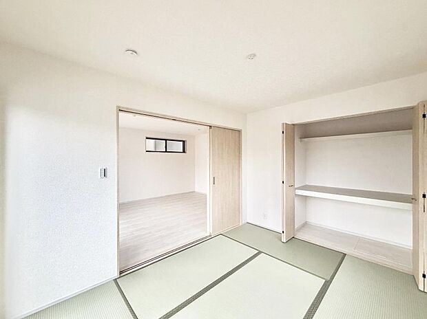 1号棟 ■落ち着いた色合いのお部屋で穏やかな時間を楽しめます