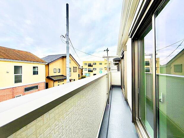 ■ 季節の移ろいを感じられる開放的な空間です