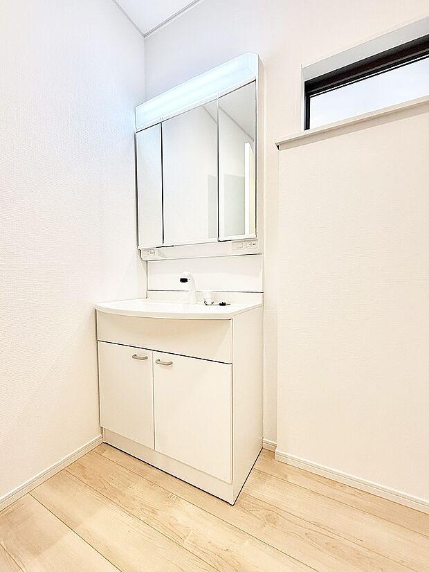 ■明るい洗面所は毎朝の歯磨きも楽しくできちゃいそうです♪