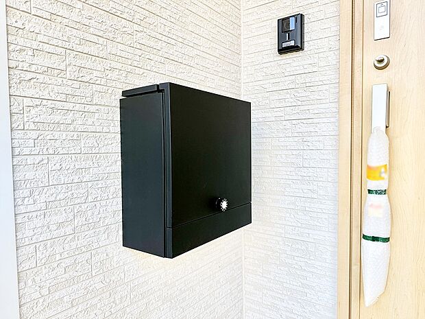 ■不在時でも荷物が受け取れる便利な宅配ボックス