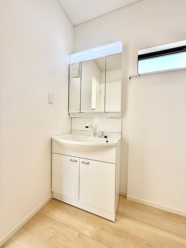 ■明るい洗面所は毎朝の歯磨きも楽しくできちゃいそうです♪