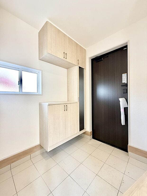 広々、綺麗な玄関でお客様をお出迎え