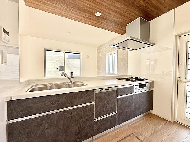 広々としたキッチンスペースでお料理も楽しくなりますね!