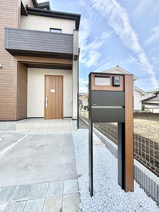 玄関はお家の顔!玄関アプローチでお客様をお迎え!