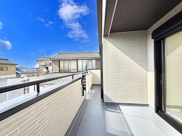 お洗濯物がよく乾く陽当たり良好のバルコニーです!