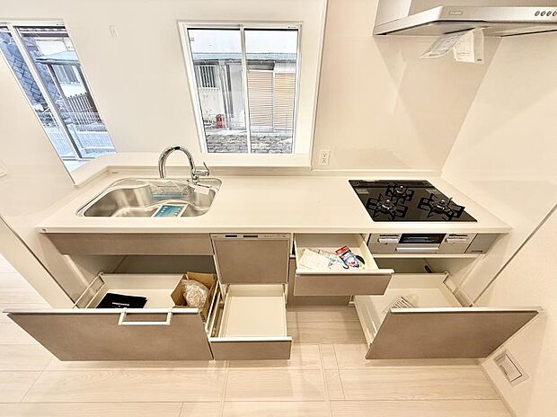 ■収納力豊富なシステムキッチンです！